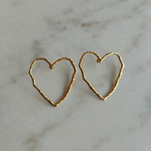 Afbeelding in Gallery-weergave laden, Oorbellen hartjes big hoops
