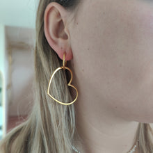 Afbeelding in Gallery-weergave laden, Oorbellen hartjes big
