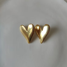 Afbeelding in Gallery-weergave laden, Oorbellen hartjes big
