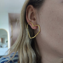 Afbeelding in Gallery-weergave laden, Oorbellen hartjes big hoops
